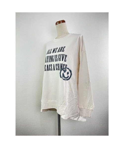 WORLD WIDE LOVE!（ワールドワイドラブ）の「ALL WE ARE 切り替えトップス（スウェット・レディース・ラベンダー/ブラック/オフホワイト・1）」の5枚目の写真