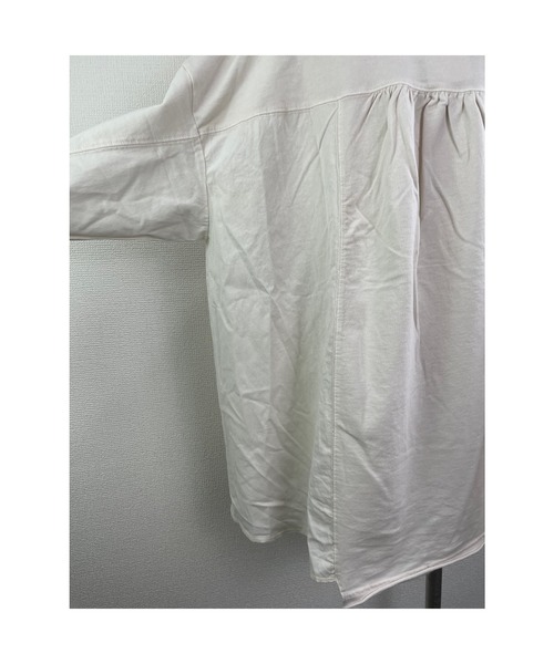 WORLD WIDE LOVE!（ワールドワイドラブ）の「ALL WE ARE 切り替えトップス（スウェット・レディース・ラベンダー/ブラック/オフホワイト・1）」の8枚目の写真