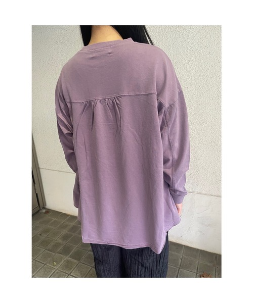 WORLD WIDE LOVE!（ワールドワイドラブ）の「ALL WE ARE 切り替えトップス（スウェット・レディース・ラベンダー/ブラック/オフホワイト・1）」の14枚目の写真