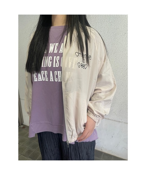 WORLD WIDE LOVE!（ワールドワイドラブ）の「ALL WE ARE 切り替えトップス（スウェット・レディース・ラベンダー/ブラック/オフホワイト・1）」の16枚目の写真