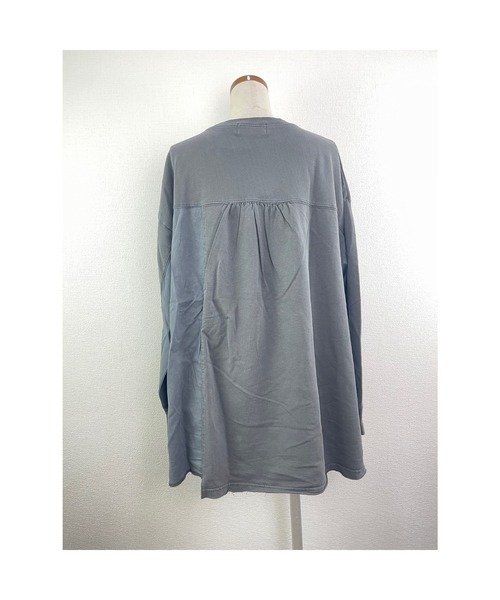 WORLD WIDE LOVE!（ワールドワイドラブ）の「ALL WE ARE 切り替えトップス（スウェット・レディース・ラベンダー/ブラック/オフホワイト・1）」の10枚目の写真