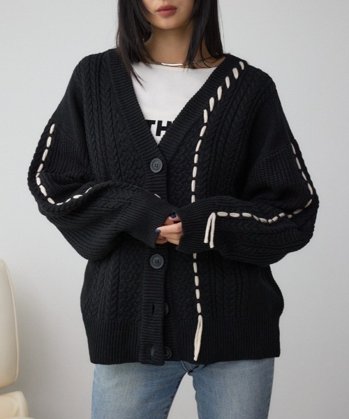 AZUL by moussy(アズールバイマウジー)の「ステッチデザインカーディガン(カーディガン/ボレロ・レディース・アイボリー/ブラック/ブラウン・FREE)」の1枚目の写真