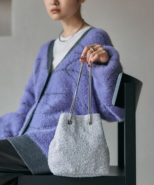 LEPSIM(レプシィム)の「ミニスパンコールバッグ 601368(ショルダーバッグ・レディース・オフホワイト/シルバー/ブラック・ONE SIZE)」の2枚目の写真