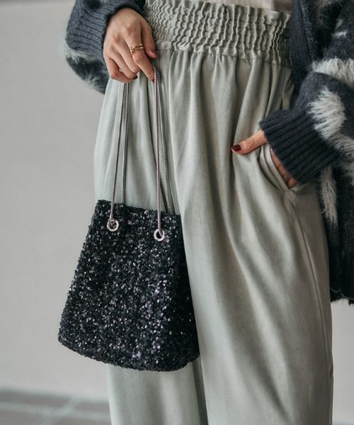 LEPSIM(レプシィム)の「ミニスパンコールバッグ 601368(ショルダーバッグ・レディース・オフホワイト/シルバー/ブラック・ONE SIZE)」の3枚目の写真