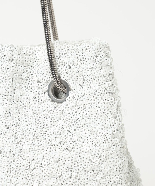 LEPSIM(レプシィム)の「ミニスパンコールバッグ 601368(ショルダーバッグ・レディース・オフホワイト/シルバー/ブラック・ONE SIZE)」の17枚目の写真