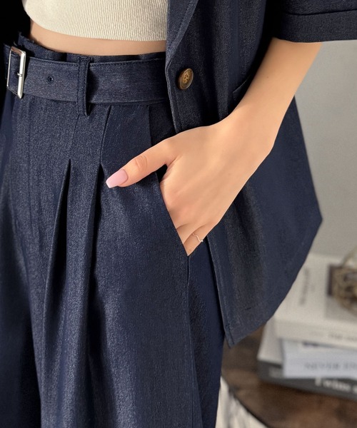 mily bilet（ミウィビレット）の「【mily bilet】【速乾機能・接触冷感機能付き】ほのかな光沢と落ち感で美脚見え。ベルト付きハイウエストデニムスラックスパンツ(セットアップ可能)（デニムパンツ・レディース・インディゴブルー/ブラック・LARGE/MEDIUM/SMALL/X-LARGE）」の4枚目の写真