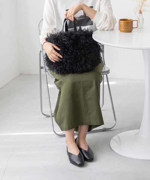 welleg（ウェレッグ）の「ふわふわ ロングファー ハンドバッグ（ハンドバッグ・レディース・ブラック/カーキ/ナチュラル・フリー）」の4枚目の写真