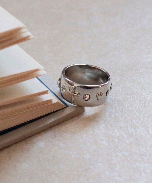 fredy emue(フレディエミュ)の「モチーフジルコリング(リング・レディース・シルバー/ゴールド・FREE)」の1枚目の写真