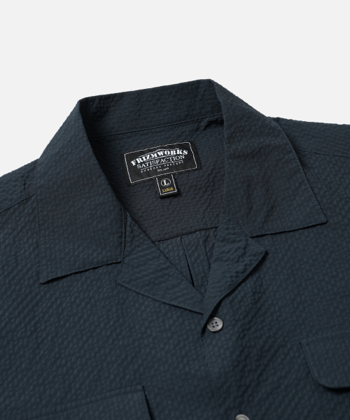 FRIZMWORKS(フリズムワークス)の「OPEN COLLAR SOLID SEERSUCKER SHIRT _ NAVY(シャツ/ブラウス・メンズ・その他・MEDIUM/LARGE/X-LARGE)」の3枚目の写真