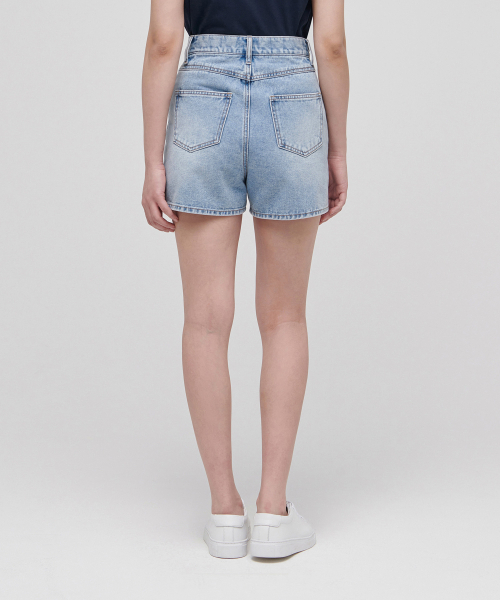MUSINSA STANDARD WOMAN(ムシンサスタンダードウーマン)の「レディースベーシックデニムショーツ【ライトインディゴ】(デニムパンツ・レディース・その他・30/24/25/26/27/28/29)」の3枚目の写真