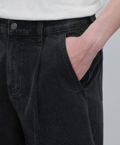 MUSINSA STANDARD（ムシンサスタンダード）の「ワンタックワイドデニムショーツ [ウォッシュドブラック]（デニムパンツ・メンズ・その他・29/30/31/33/26/27/28/40/38/42/36/34/32）」の9枚目の写真