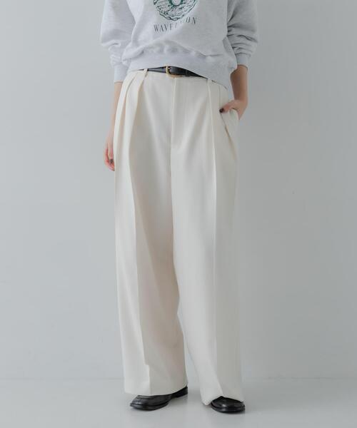 URBAN RESEARCH（アーバンリサーチ）の「『3サイズ展開』 ウールライクツータックワイドパンツ（その他パンツ・レディース・オフホワイト/チャコールグレー・36/38/40）」の2枚目の写真