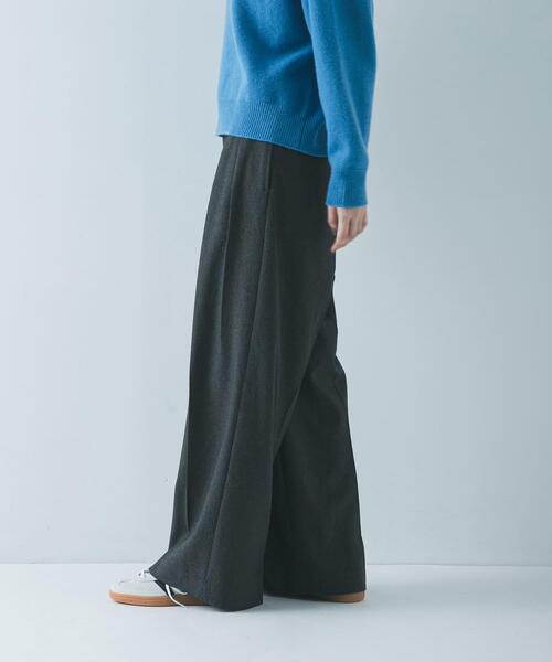 URBAN RESEARCH（アーバンリサーチ）の「『3サイズ展開』 ウールライクツータックワイドパンツ（その他パンツ・レディース・オフホワイト/チャコールグレー・36/38/40）」の4枚目の写真