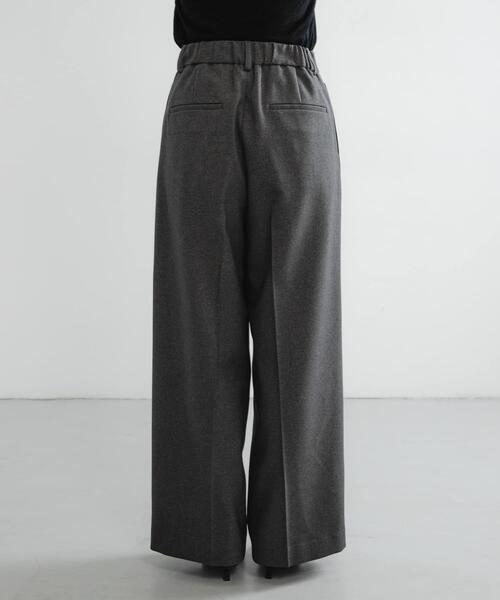 URBAN RESEARCH（アーバンリサーチ）の「『3サイズ展開』 ウールライクツータックワイドパンツ（その他パンツ・レディース・オフホワイト/チャコールグレー・36/38/40）」の9枚目の写真