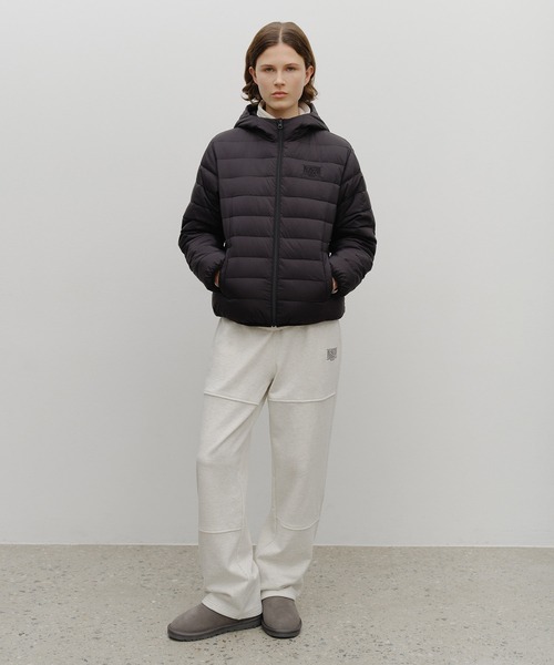MARITHE + FRANCOIS GIRBAUD(マリテフランソワジルボー)の「CLASSIC LOGO HOODED LIGHT DOWN JACKET(ダウンジャケット/コート・レディース・Black/アイボリー・SMALL/MEDIUM/LARGE)」の5枚目の写真