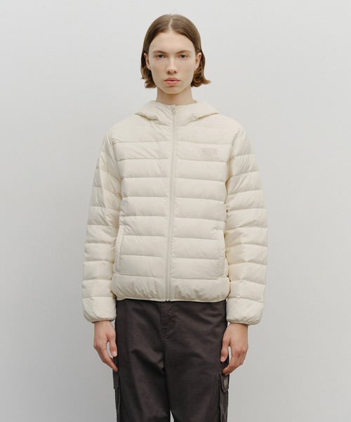 MARITHE + FRANCOIS GIRBAUD(マリテフランソワジルボー)の「CLASSIC LOGO HOODED LIGHT DOWN JACKET(ダウンジャケット/コート・レディース・Black/アイボリー・SMALL/MEDIUM/LARGE)」の15枚目の写真