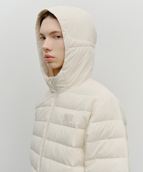 MARITHE + FRANCOIS GIRBAUD(マリテフランソワジルボー)の「CLASSIC LOGO HOODED LIGHT DOWN JACKET(ダウンジャケット/コート・レディース・Black/アイボリー・SMALL/MEDIUM/LARGE)」の16枚目の写真
