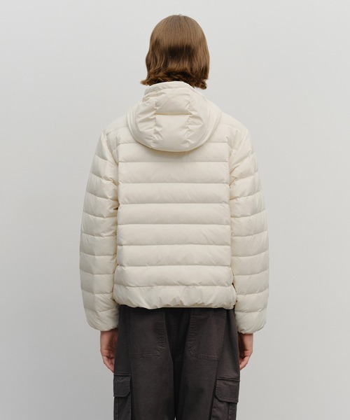 MARITHE + FRANCOIS GIRBAUD(マリテフランソワジルボー)の「CLASSIC LOGO HOODED LIGHT DOWN JACKET(ダウンジャケット/コート・レディース・Black/アイボリー・SMALL/MEDIUM/LARGE)」の19枚目の写真
