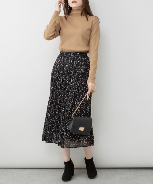 RCD(アールシーディー)の「ハイネックメローリブカットソー(Tシャツ/カットソー・レディース・ベージュ/ブラック/オフホワイト・LL/L/M/3L/4L)」の12枚目の写真