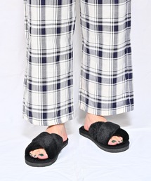 Alite cloth（アリーテクロス）の「クロスデザインエコファーサンダル　スリッパ（ルームシューズ/スリッパ）」