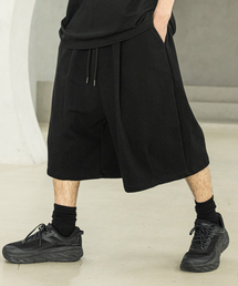 MASSNOUN（マスノウン）の「バミューダワンタックバルーンワイドショートパンツ MSFSP003-BK（その他パンツ）」