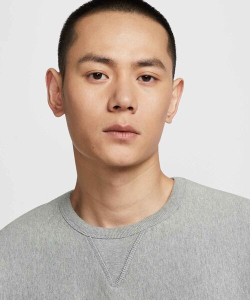 NIKE（ナイキ）の「ナイキ ソロ スウッシュ メンズ フリース クルー / Nike Solo Swoosh Men's Fleece Crew HV1087-063 Dark Grey Heather（スウェット・メンズ・グレー系その他・S/M/L/XL/2XL）」の13枚目の写真