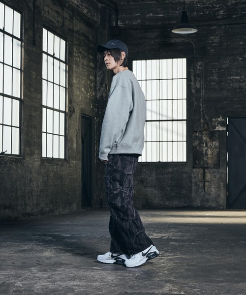 NIKE（ナイキ）の「ナイキ ソロ スウッシュ メンズ フリース クルー / Nike Solo Swoosh Men's Fleece Crew HV1087-063 Dark Grey Heather（スウェット・メンズ・グレー系その他・S/M/L/XL/2XL）」の4枚目の写真