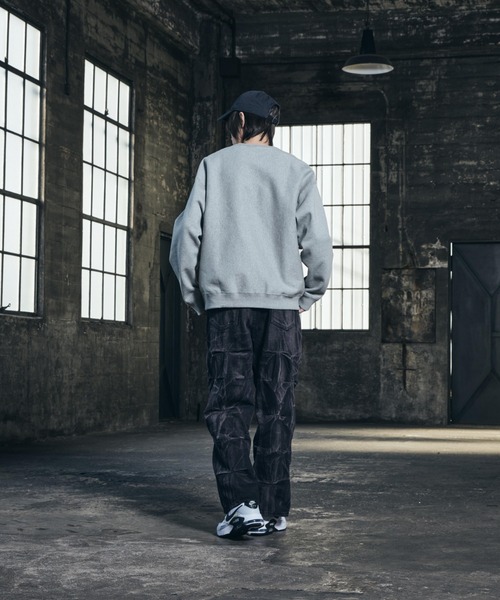 NIKE（ナイキ）の「ナイキ ソロ スウッシュ メンズ フリース クルー / Nike Solo Swoosh Men's Fleece Crew HV1087-063 Dark Grey Heather（スウェット・メンズ・グレー系その他・S/M/L/XL/2XL）」の5枚目の写真