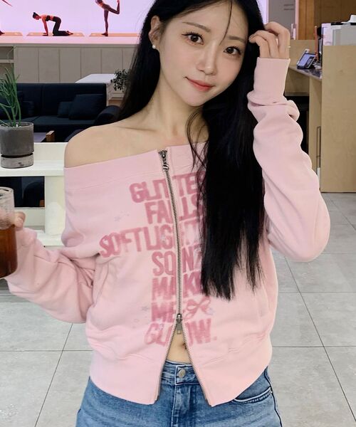 SEQUENZ(シークエンズ)の「※WEB限定 / オフショルダー / レディースジップスウェット / sqnz off shoulder zip up(パーカー・レディース・ブラック/グレー/ライトピンク/モカ・SMALL/MEDIUM)」の4枚目の写真