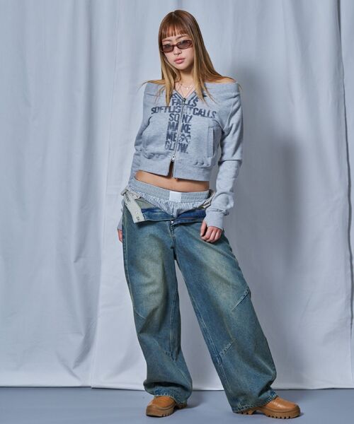 SEQUENZ（シークエンズ）の「【sqnz（エスキュンズ）】sqnz off shoulder zip p/k / レディース オフショルダー ダブルジップ スウェット 裏毛 ワンポイント サムホール プリント（パーカー・レディース・ブラック・SMALL）」の8枚目の写真