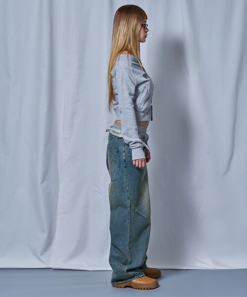 SEQUENZ（シークエンズ）の「【sqnz（エスキュンズ）】sqnz off shoulder zip p/k / レディース オフショルダー ダブルジップ スウェット 裏毛 ワンポイント サムホール プリント（パーカー・レディース・ブラック・SMALL）」の11枚目の写真