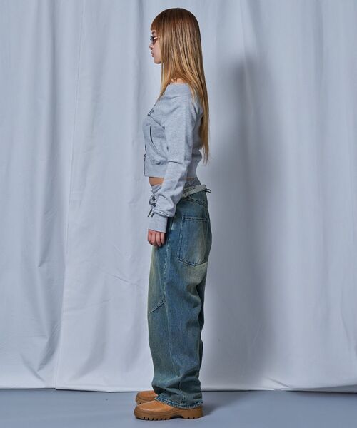 SEQUENZ（シークエンズ）の「【sqnz（エスキュンズ）】sqnz off shoulder zip p/k / レディース オフショルダー ダブルジップ スウェット 裏毛 ワンポイント サムホール プリント（パーカー・レディース・ブラック・SMALL）」の12枚目の写真