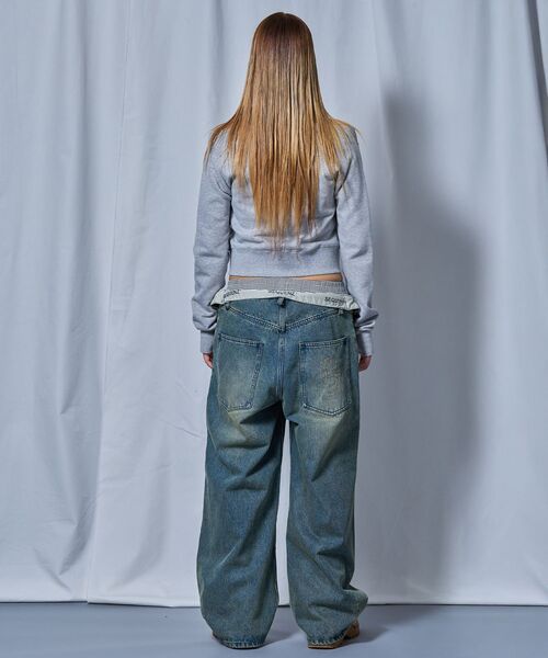 SEQUENZ（シークエンズ）の「【sqnz（エスキュンズ）】sqnz off shoulder zip p/k / レディース オフショルダー ダブルジップ スウェット 裏毛 ワンポイント サムホール プリント（パーカー・レディース・ブラック・SMALL）」の13枚目の写真