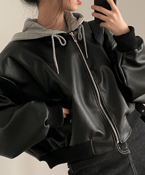 Ritzy(リッツィー)の「フード付き ショート丈 ワイドシルエットPUジャケット(ライダースジャケット・レディース・ブラック・FREE)」の1枚目の写真