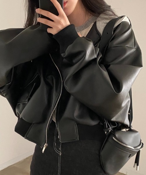 Ritzy(リッツィー)の「フード付き ショート丈 ワイドシルエットPUジャケット(ライダースジャケット・レディース・ブラック・FREE)」の7枚目の写真