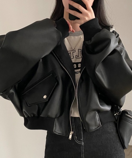 Ritzy(リッツィー)の「フード付き ショート丈 ワイドシルエットPUジャケット(ライダースジャケット・レディース・ブラック・FREE)」の4枚目の写真