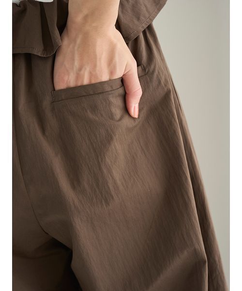SNIDEL(スナイデル)の「ウエストデザインボリュームワイドパンツ(その他パンツ・レディース・ライトブルー/ブラウン/グレー・1/0)」の13枚目の写真
