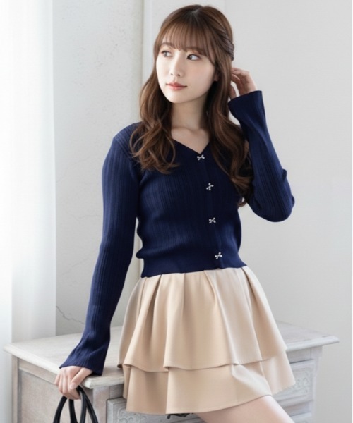 CLEAR BASIC（クリアベーシック）の「リボンボタンニットカーディガン[着回し力抜群 ガーリー 羽織り]≪新作≫（カーディガン/ボレロ・レディース・ブラック/ピンク/アイボリー/サックスブルー/グレー/ネイビー/レッド・F）」の5枚目の写真