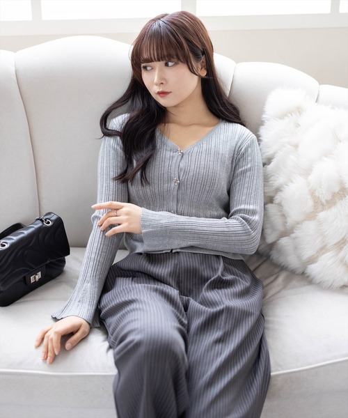 CLEAR BASIC（クリアベーシック）の「リボンボタンニットカーディガン[着回し力抜群 ガーリー 羽織り]≪新作≫（カーディガン/ボレロ・レディース・ブラック/ピンク/アイボリー/サックスブルー/グレー/ネイビー/レッド・F）」の4枚目の写真