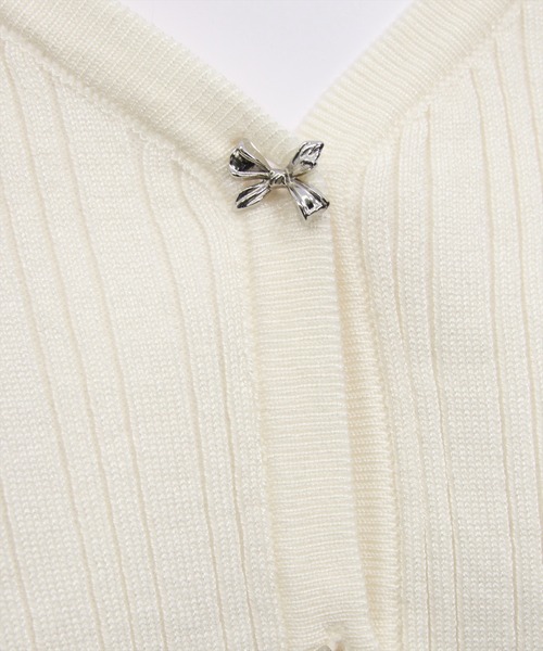 CLEAR BASIC（クリアベーシック）の「リボンボタンニットカーディガン[着回し力抜群 ガーリー 羽織り]≪新作≫（カーディガン/ボレロ・レディース・ブラック/ピンク/アイボリー/サックスブルー/グレー/ネイビー/レッド・F）」の17枚目の写真