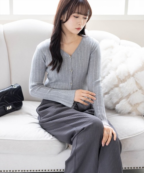 CLEAR BASIC（クリアベーシック）の「リボンボタンニットカーディガン[着回し力抜群 ガーリー 羽織り]≪新作≫（カーディガン/ボレロ・レディース・ブラック/ピンク/アイボリー/サックスブルー/グレー/ネイビー/レッド・F）」の11枚目の写真