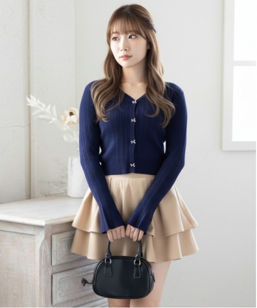 CLEAR BASIC（クリアベーシック）の「リボンボタンニットカーディガン[着回し力抜群 ガーリー 羽織り]≪新作≫（カーディガン/ボレロ・レディース・ブラック/ピンク/アイボリー/サックスブルー/グレー/ネイビー/レッド・F）」の9枚目の写真