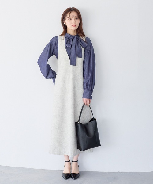 Andemiu（アンデミュウ）の「ベルトツキVネックジャンスカ646324（ジャンパースカート・レディース・アイボリー/ブラック/ブルー・FREE）」の2枚目の写真