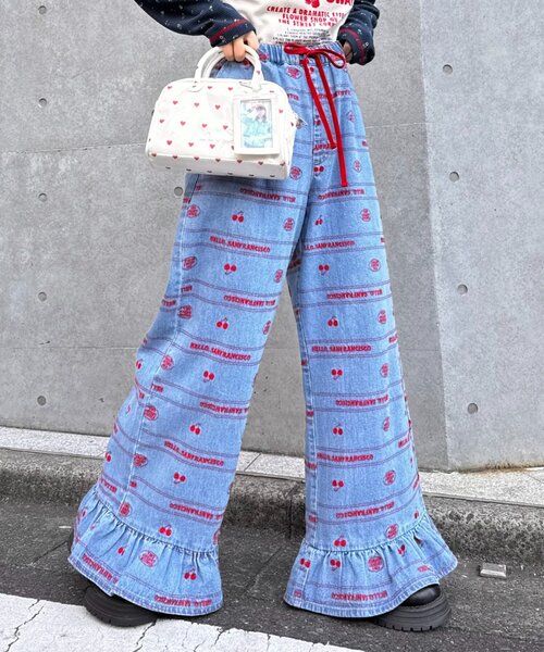 HELLO.SANFRANCISCO（ハローサンフランシスコ）の「【HELLO.SANFRANCISCO/ハローサンフランシスコ】裾フリル総柄刺繍イージーワイドデニム（デニムパンツ・レディース・ブルー/サックスブルー・MEDIUM/SMALL）」の11枚目の写真