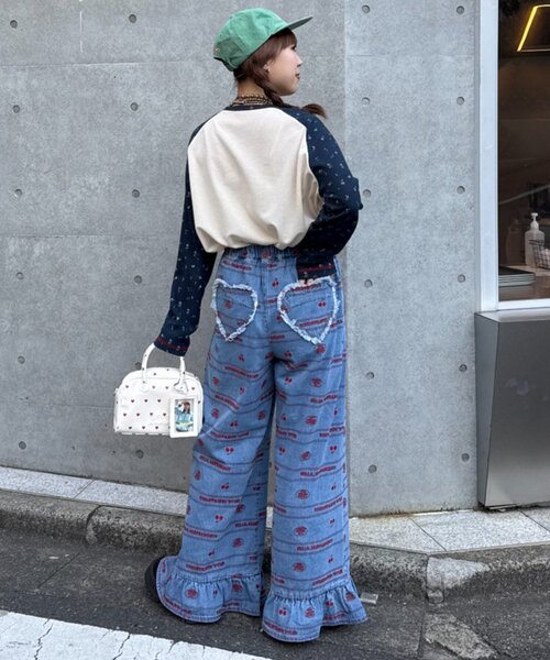 HELLO.SANFRANCISCO（ハローサンフランシスコ）の「【HELLO.SANFRANCISCO/ハローサンフランシスコ】裾フリル総柄刺繍イージーワイドデニム（デニムパンツ・レディース・ブルー/サックスブルー・MEDIUM/SMALL）」の17枚目の写真