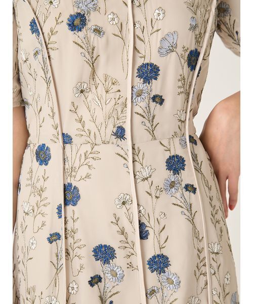 FRAY I.D（フレイアイディー）の「ボタニカル　エンブロイダリードレス（ドレス・レディース・ライトベージュ/ブラック/ネイビー・1/0）」の10枚目の写真