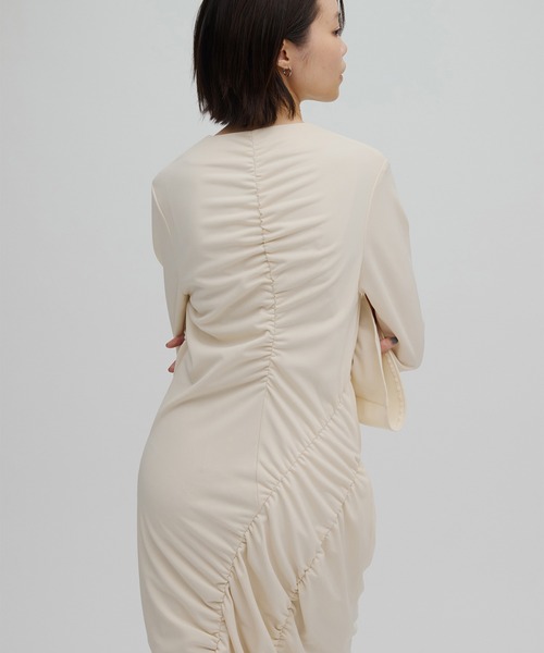 Ameri(アメリ)の「GATHER DETAIL CUT DRESS(ワンピース・レディース・アイボリー/ブラック/カーキ・SMALL/MEDIUM)」の5枚目の写真