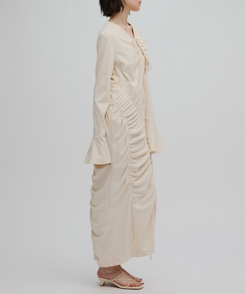 Ameri(アメリ)の「GATHER DETAIL CUT DRESS(ワンピース・レディース・アイボリー/ブラック/カーキ・SMALL/MEDIUM)」の6枚目の写真