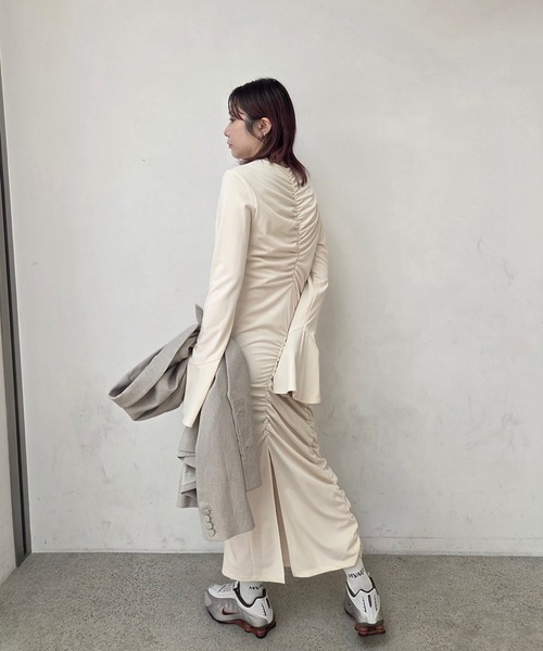 Ameri(アメリ)の「GATHER DETAIL CUT DRESS(ワンピース・レディース・アイボリー/ブラック/カーキ・SMALL/MEDIUM)」の19枚目の写真