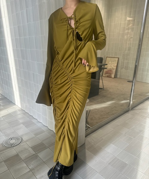 Ameri(アメリ)の「GATHER DETAIL CUT DRESS(ワンピース・レディース・アイボリー/ブラック/カーキ・SMALL/MEDIUM)」の16枚目の写真